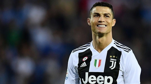 Tiền đạo Cristiano Ronaldo - Cầu thủ nhận lương cao nhất thế giới